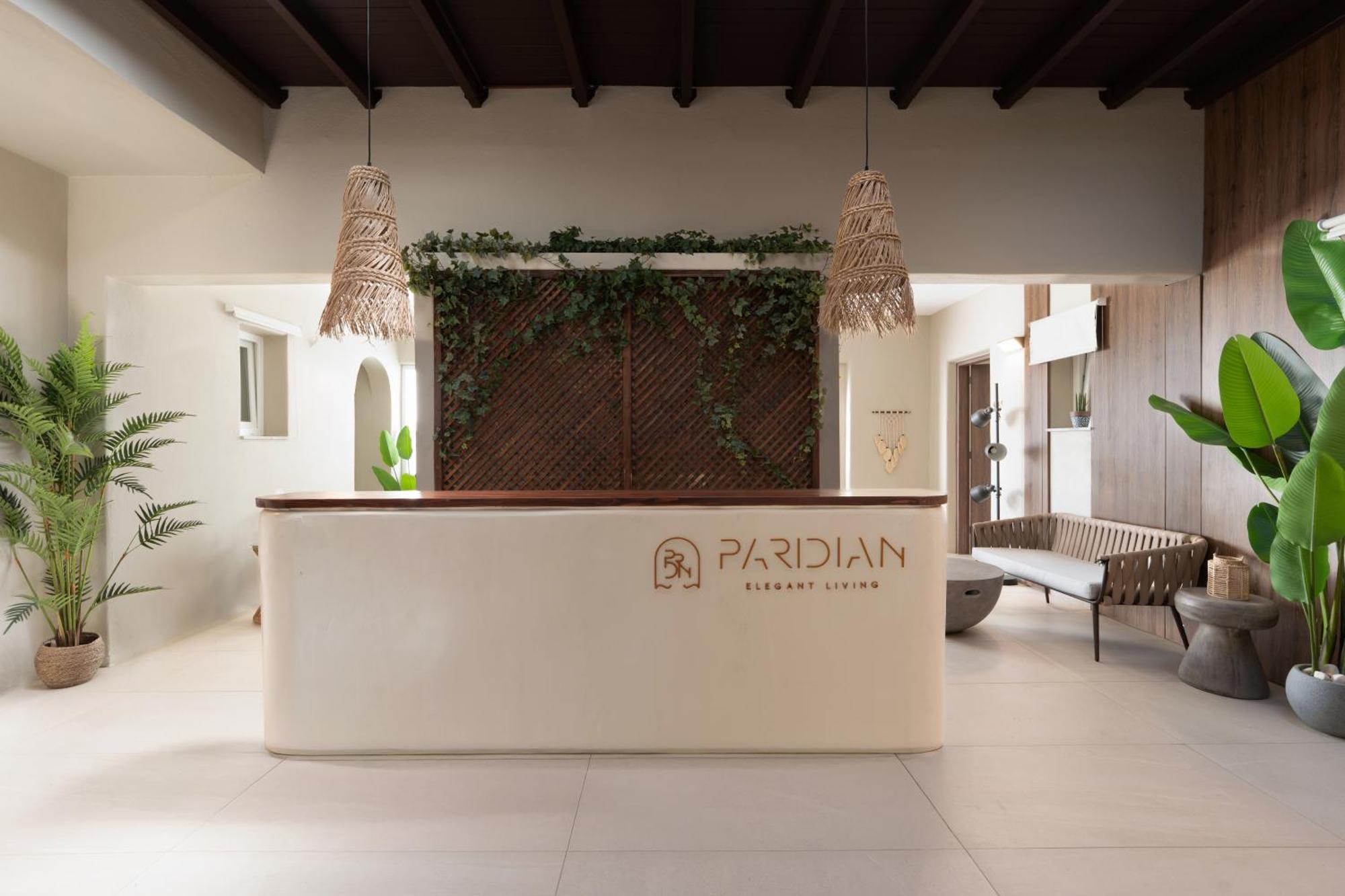 ホテル Paridian Elegant Living パロス島 エクステリア 写真